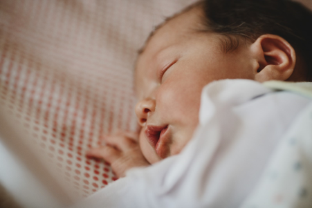 gerakan refleks pada bayi